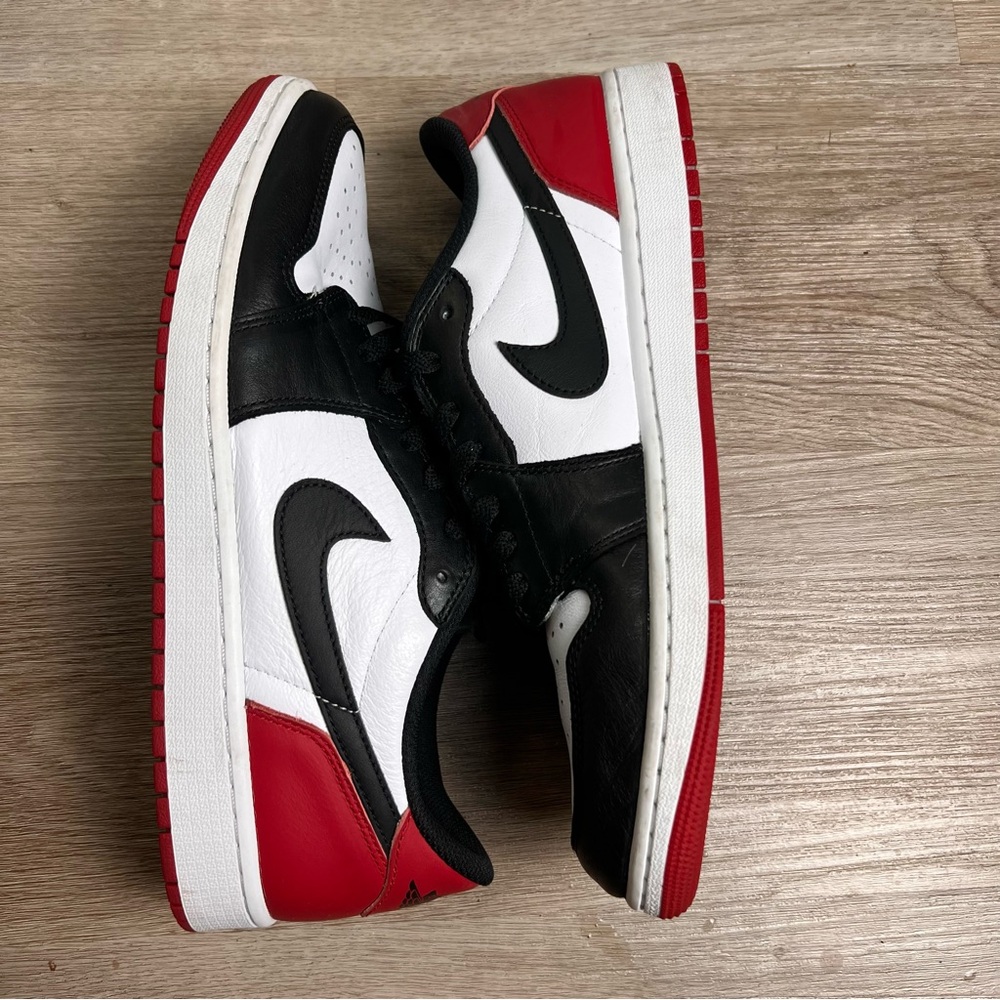 Jordan Retro 1 Low OG “Black Toe”